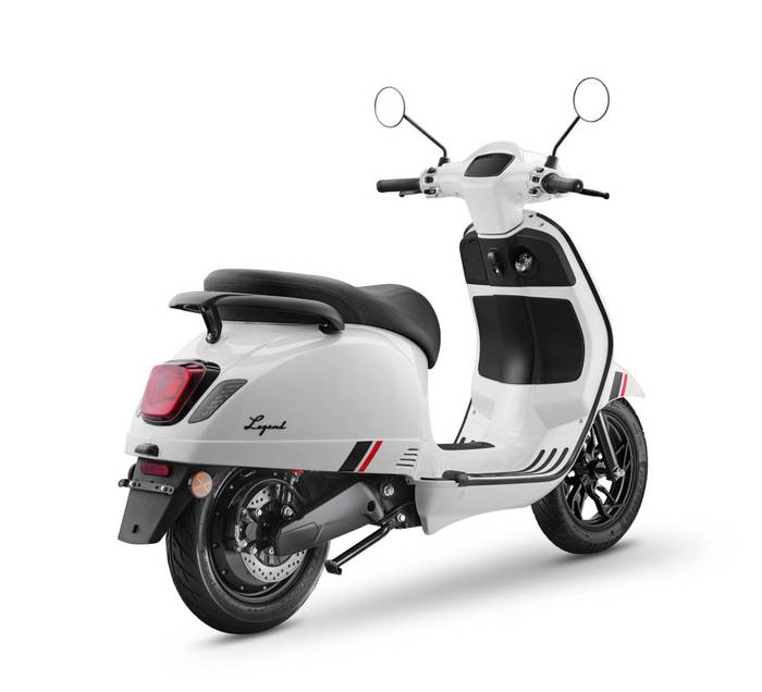 EM LEGEND PRO ขาว
